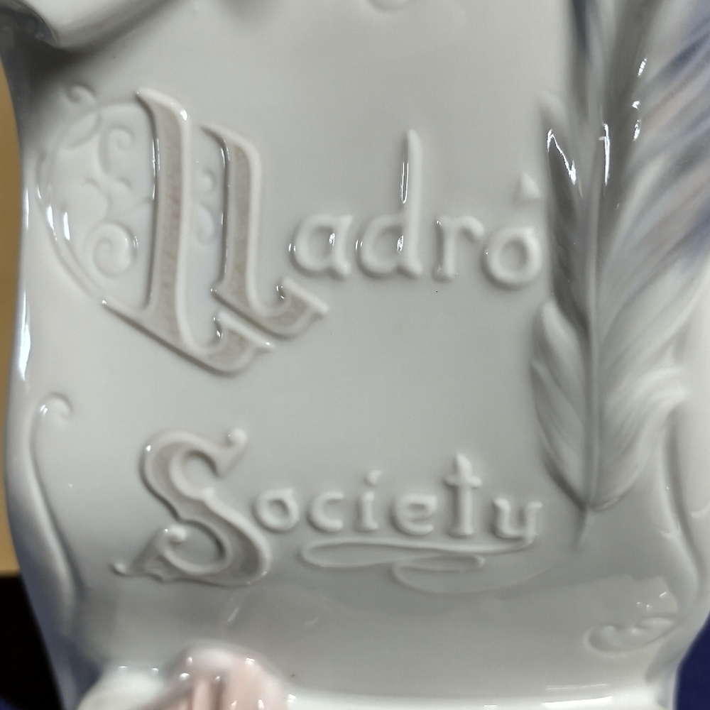 Lladro Dove & Feather Figurine